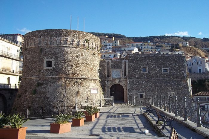 antiche-mura-del-castello-di-vibo-valentia-pizzo